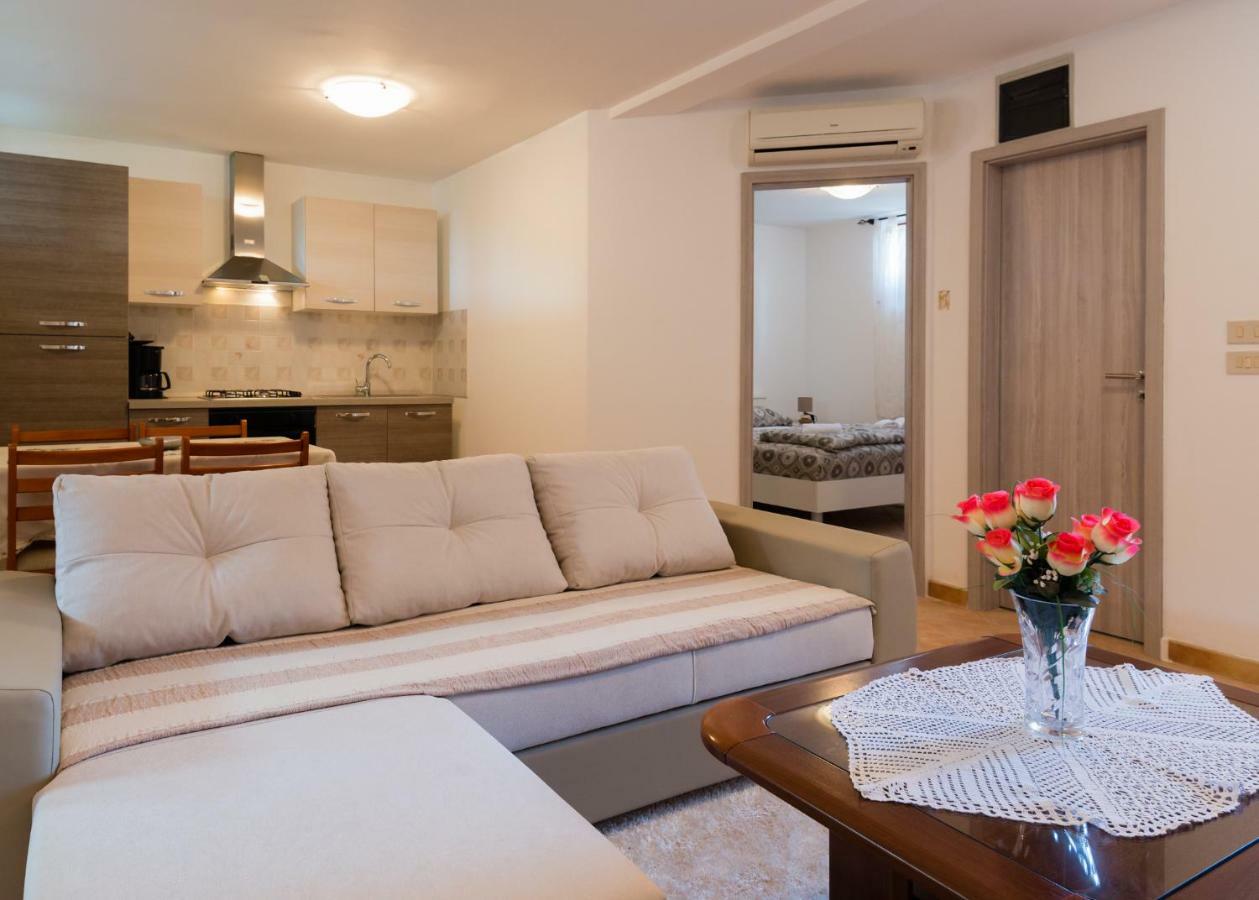 Apartments Alma Crveni Vrh Eksteriør bilde